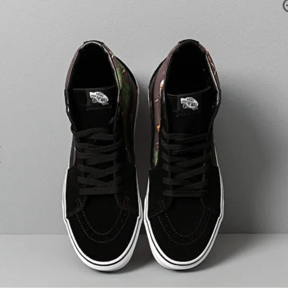 VANS SK8-HI (REALTREE XTRA Only Worn once. Smoke free pet free. Men’s 8.5 W 10 - Picture 3 of 6